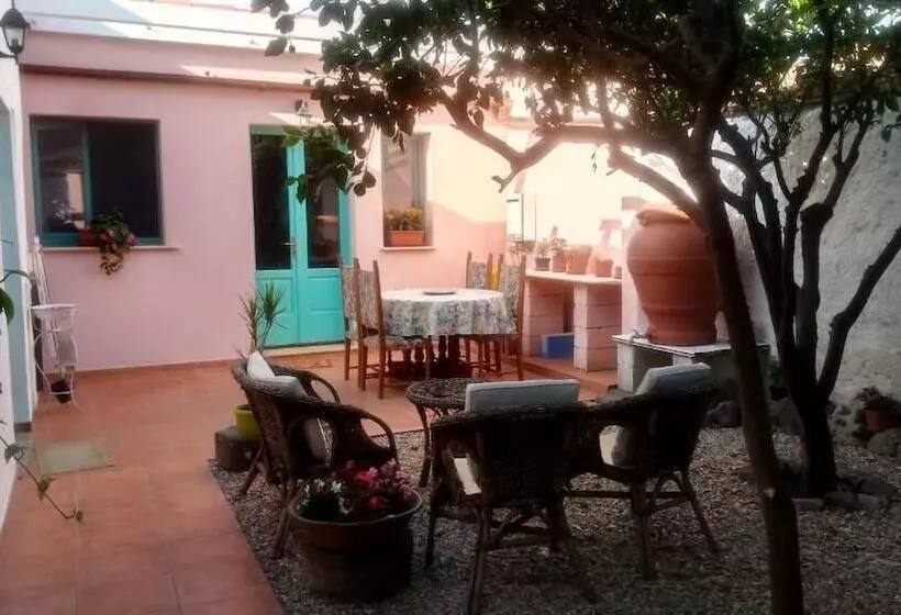 Aamiaismajoitus (B&B) Sardinia International House