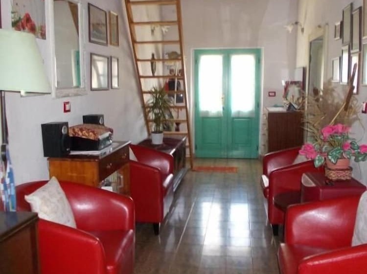 민박 Sardinia International House