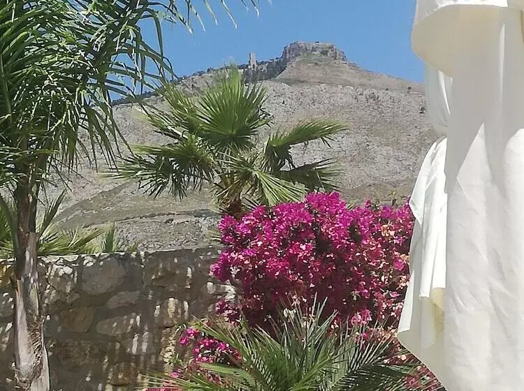 ベッドアンドブレックファースト Villa Delle Palme Delfina
