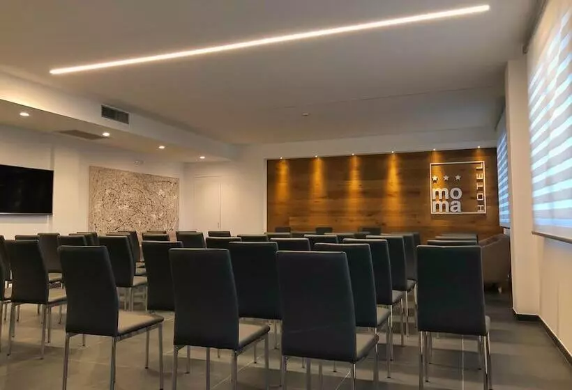 هتل Moma