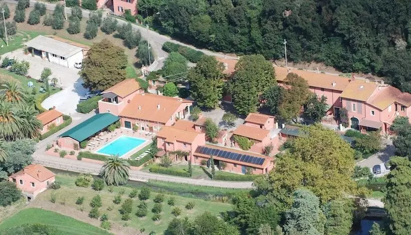 Maaseutuhotelli La Casa Rossa