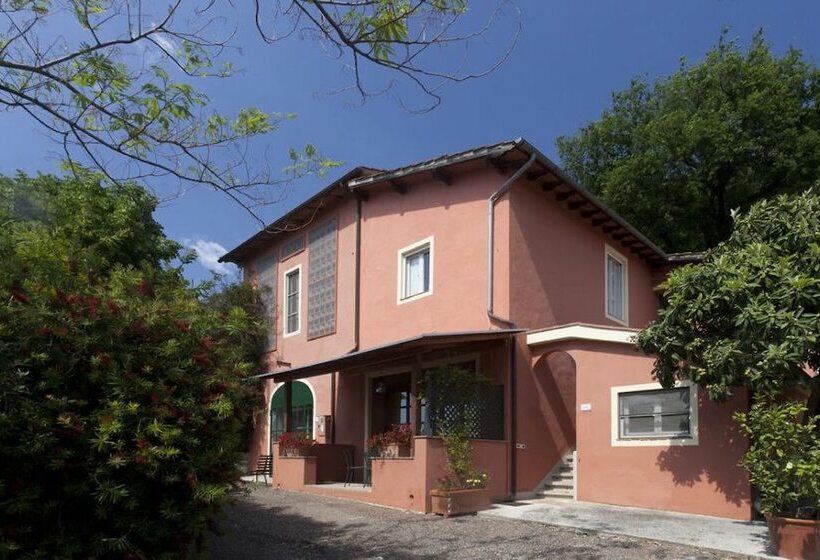 فندق ريفى La Casa Rossa