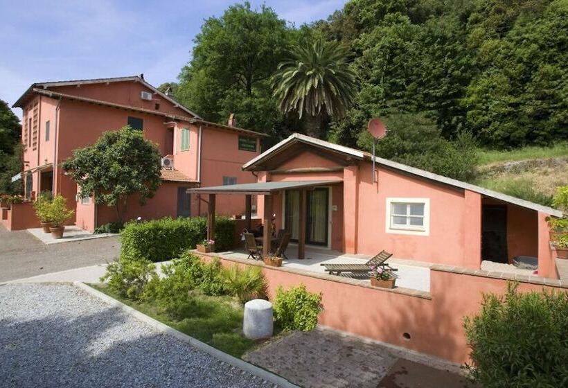 فندق ريفى La Casa Rossa