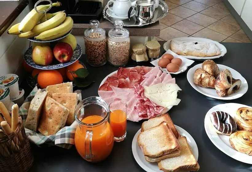 ベッドアンドブレックファースト Le Cicogne