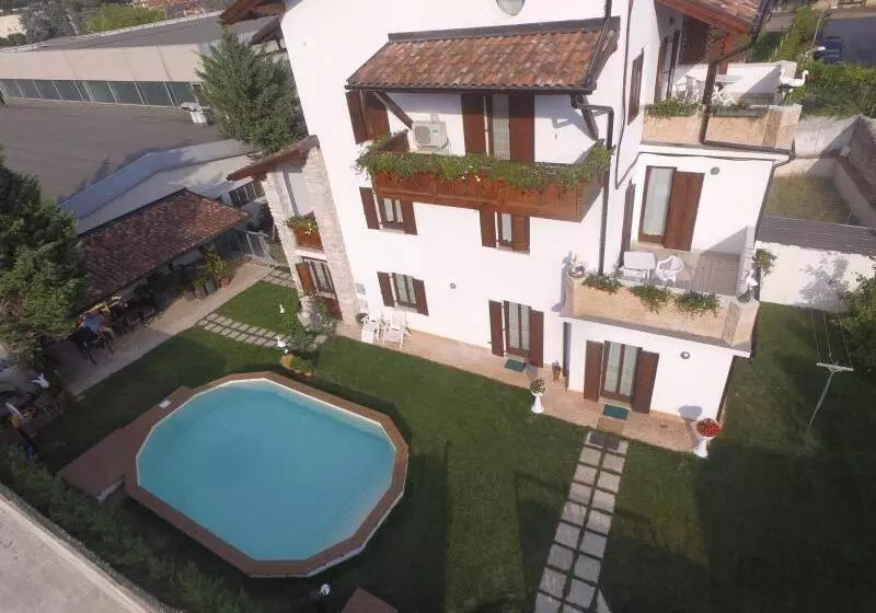 ベッドアンドブレックファースト Le Cicogne