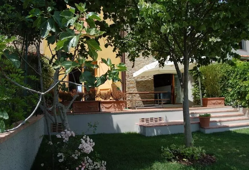 田舎風ホテル La Rocca Di Montalbino