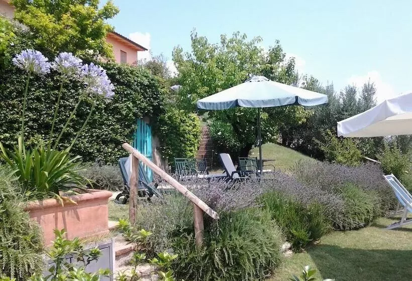 田舎風ホテル La Rocca Di Montalbino