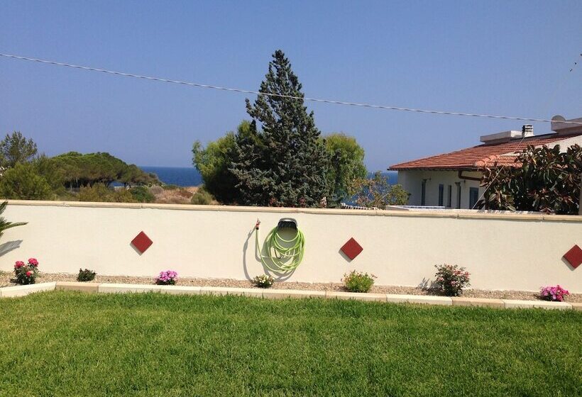 פנסיון Villa La Scogliera