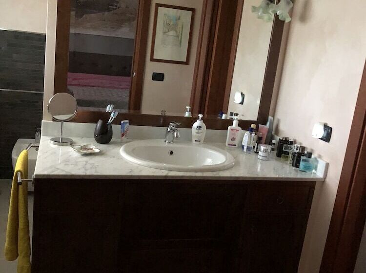 פנסיון Villa La Scogliera