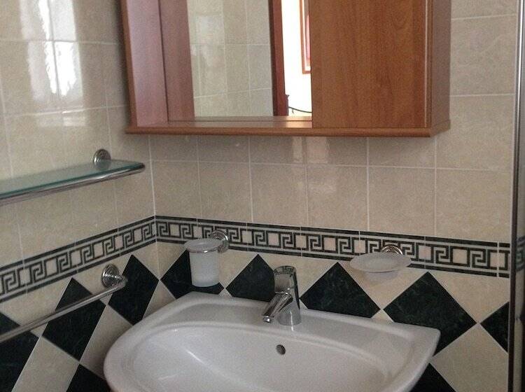 פנסיון Villa La Scogliera