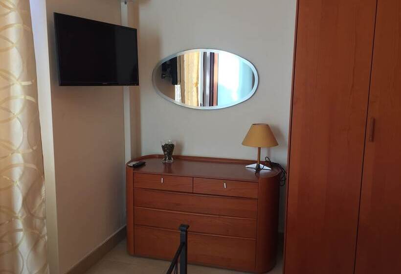 פנסיון Villa La Scogliera