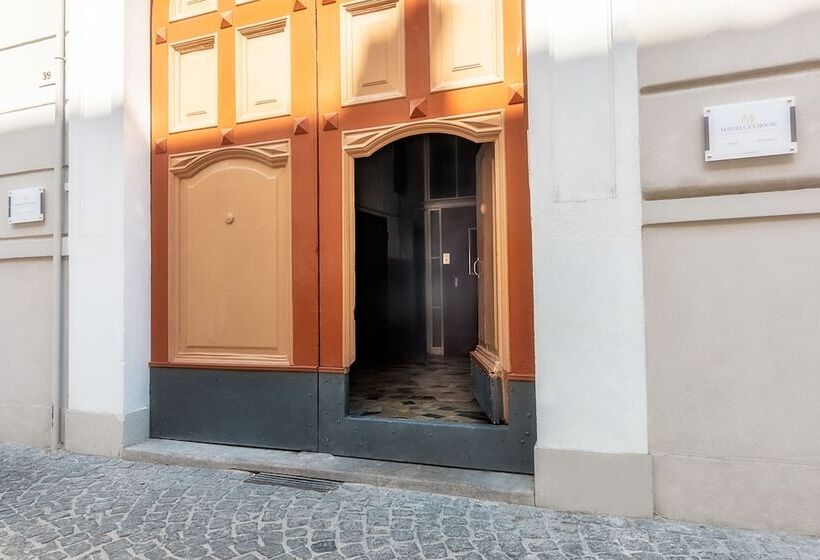 B&b Mariella S House