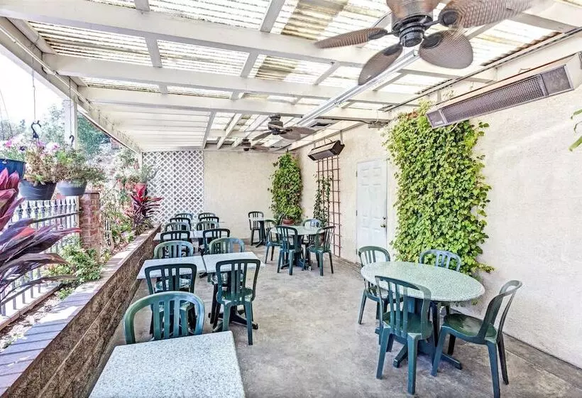 モーテル Vantage Point Inn Woodland Hills