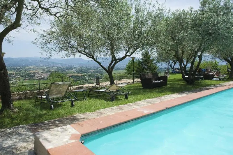 هتل Il Poggio Dei Pettirossi