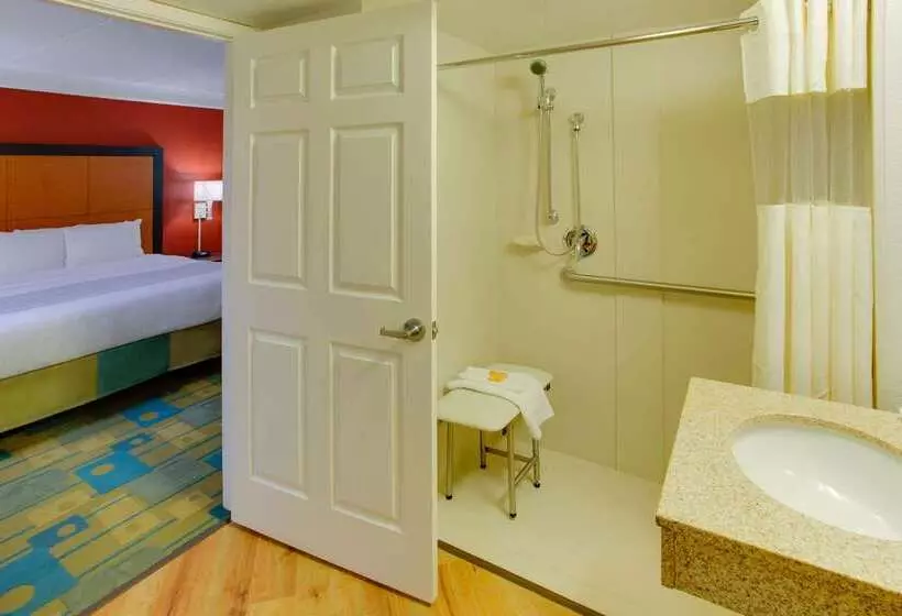 هتل La Quinta Inn By Wyndham Pittsburgh Airport