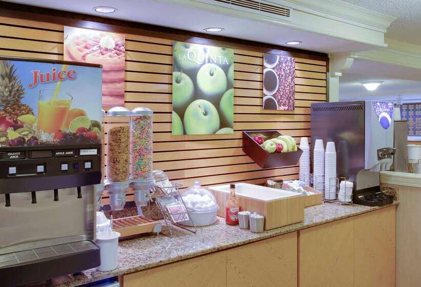 فندق La Quinta Inn By Wyndham Pittsburgh Airport