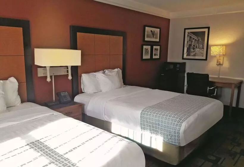 هتل La Quinta Inn By Wyndham Pittsburgh Airport