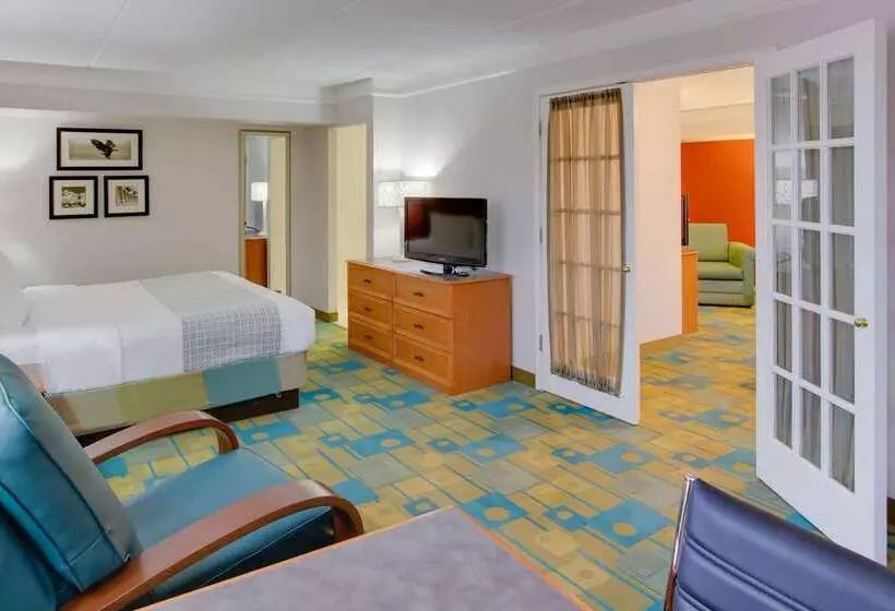 هتل La Quinta Inn By Wyndham Pittsburgh Airport