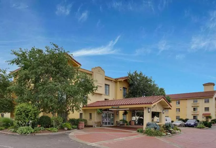 هتل La Quinta Inn By Wyndham Pittsburgh Airport