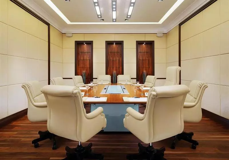 Отель Sheraton Palace  Moscow