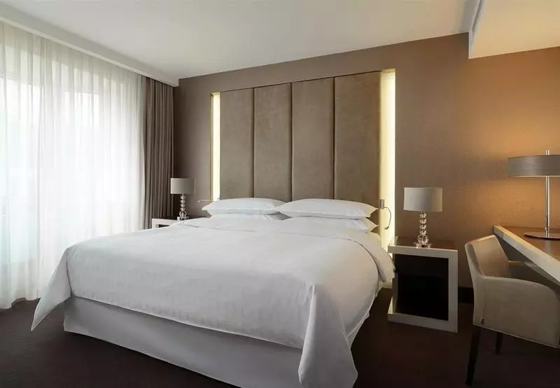 Отель Sheraton Palace  Moscow