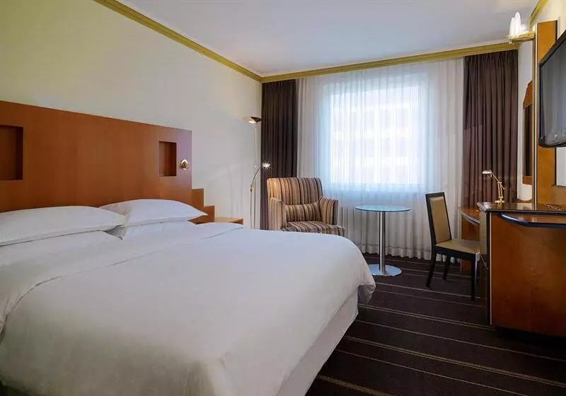 Отель Sheraton Palace  Moscow