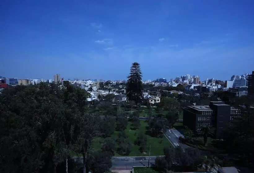 هتل Suites Del Bosque