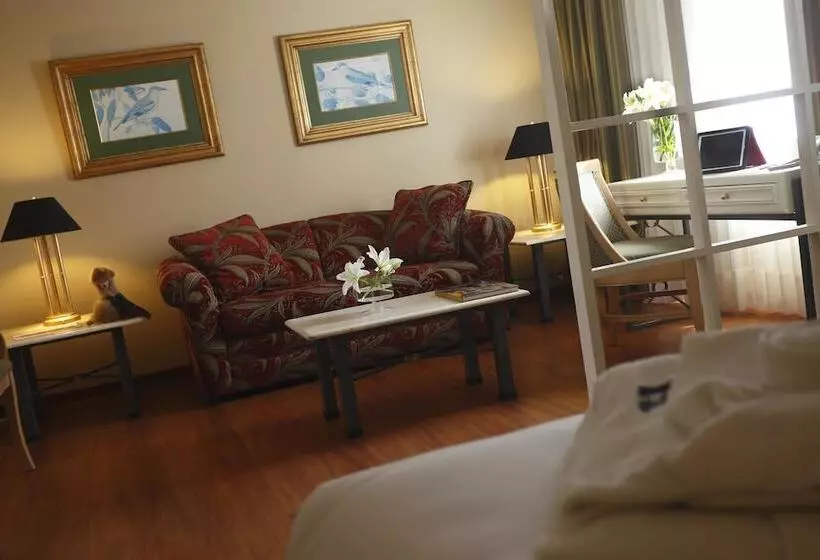 هتل Suites Del Bosque