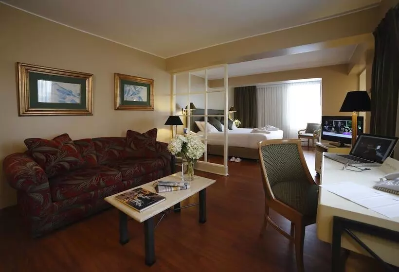 هتل Suites Del Bosque