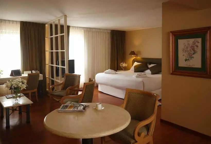 هتل Suites Del Bosque