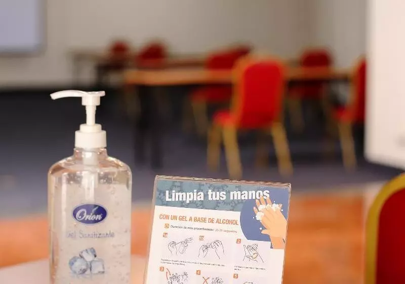 هتل Suites Del Bosque