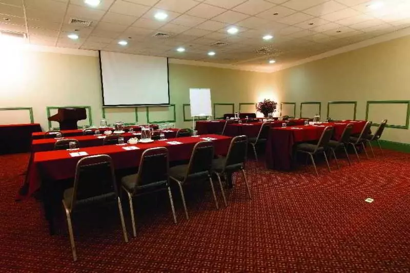 هتل Suites Del Bosque