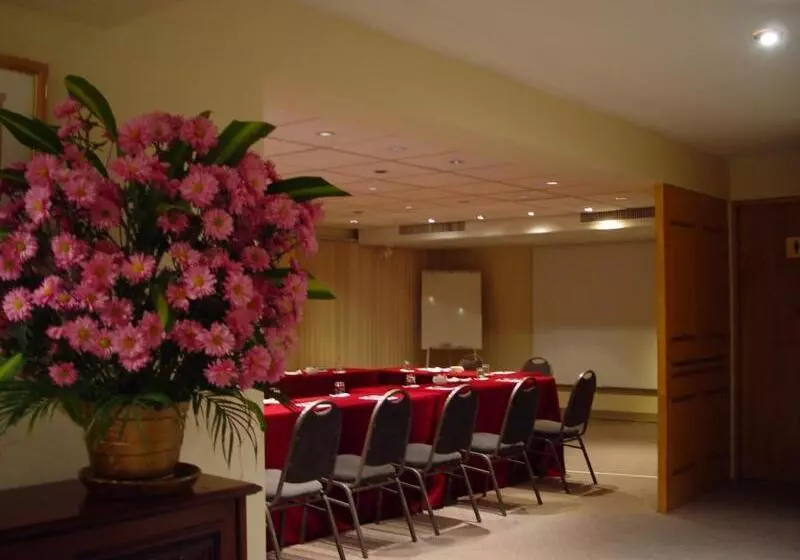 هتل Suites Del Bosque