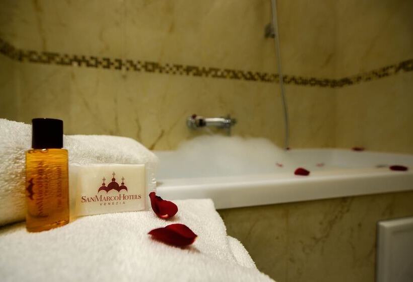 هتل Suites Torre Dell Orologio