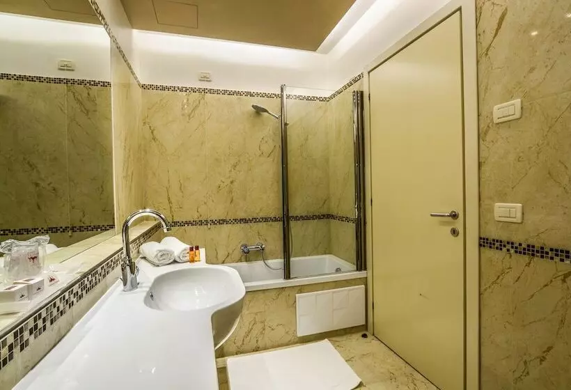 هتل Suites Torre Dell Orologio