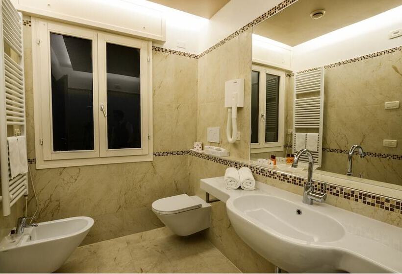 هتل Suites Torre Dell Orologio