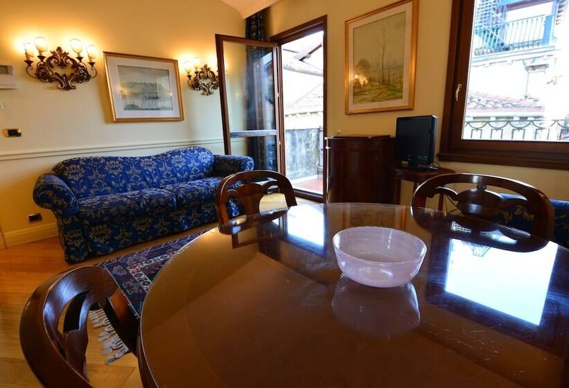 هتل Suites Torre Dell Orologio