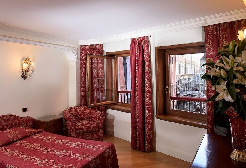 هتل Suites Torre Dell Orologio