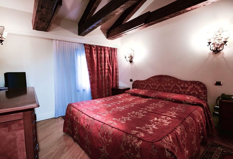 هتل Suites Torre Dell Orologio