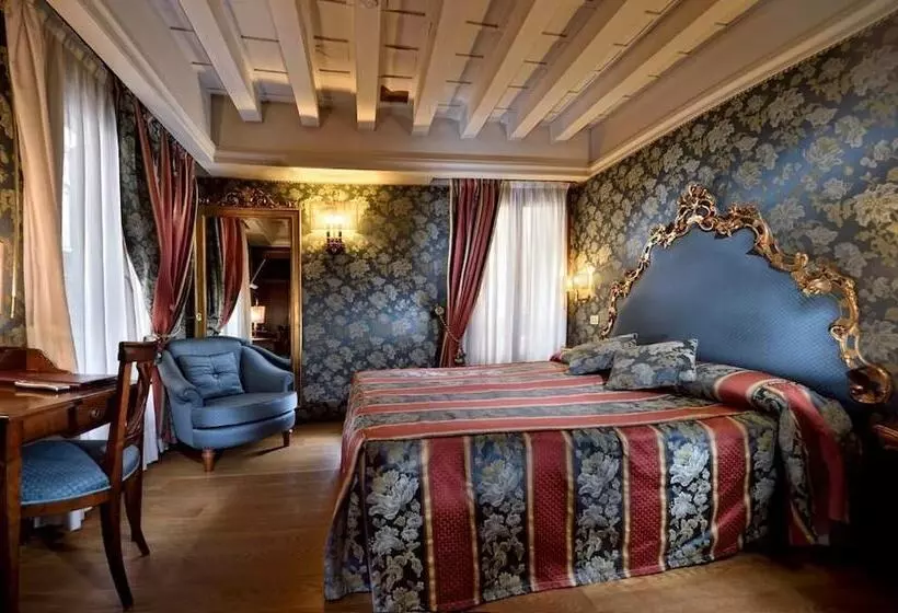 هتل Suites Torre Dell Orologio