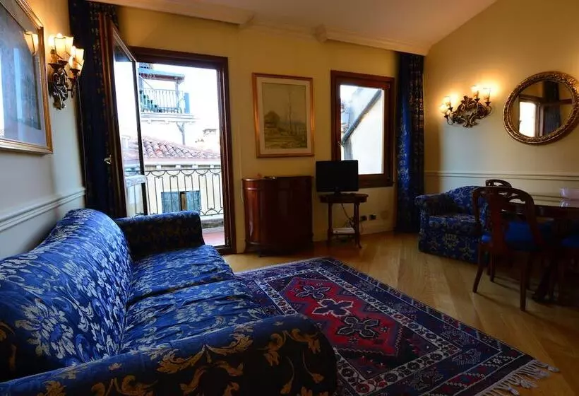 هتل Suites Torre Dell Orologio