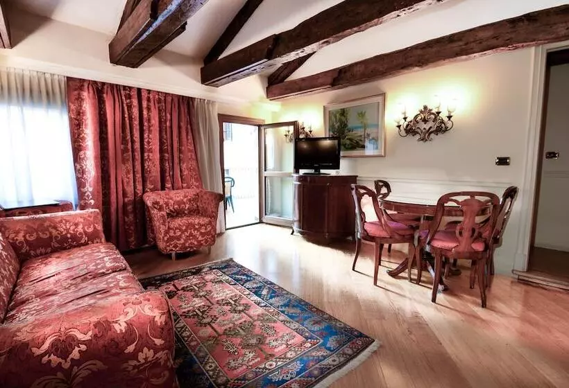 هتل Suites Torre Dell Orologio