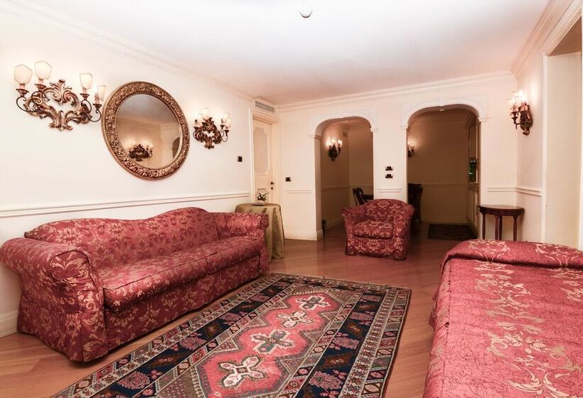 هتل Suites Torre Dell Orologio