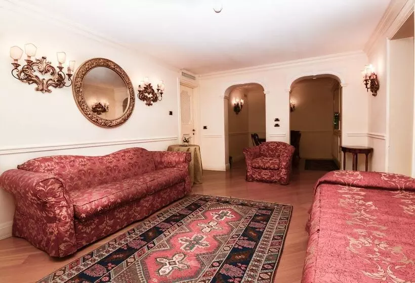 هتل Suites Torre Dell Orologio