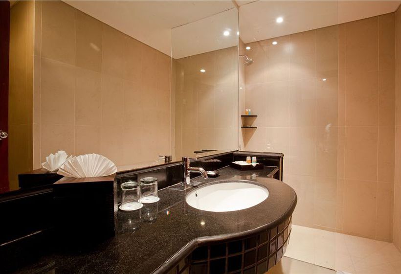 هتل White Rose Kuta Resort  Villas & Spa