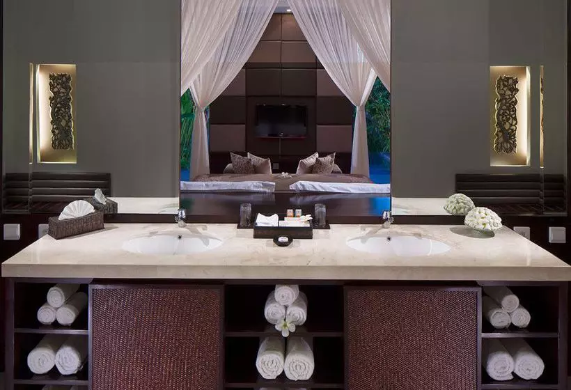 هتل White Rose Kuta Resort Villas & Spa