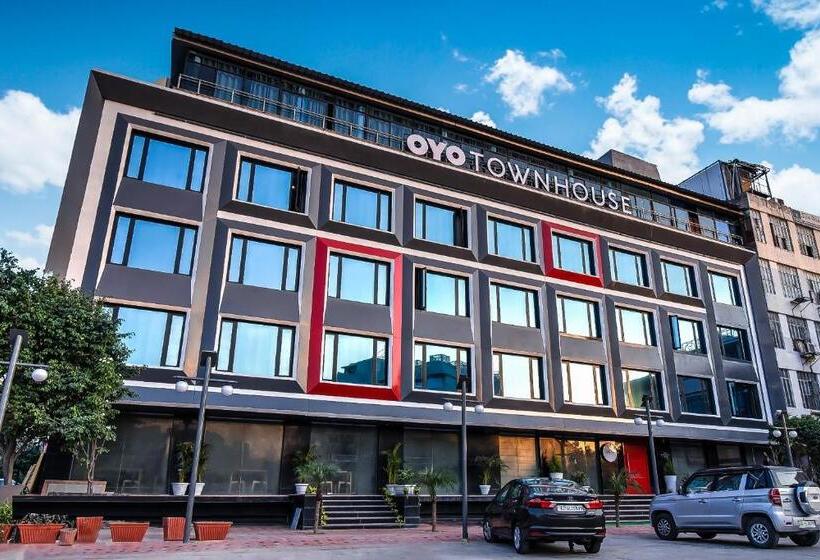 هتل Oyo Townhouse 051 Lal Kothi