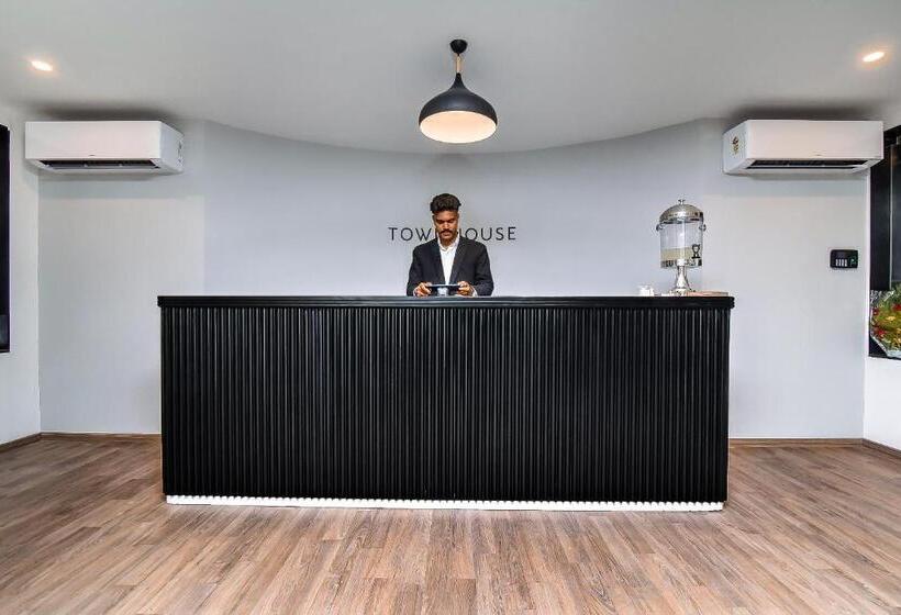 هتل Oyo Townhouse 051 Lal Kothi