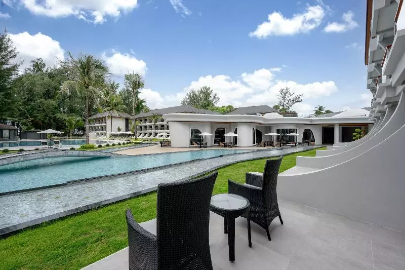 Hotel Amora Beach Resort Phuket