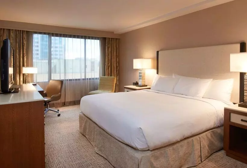 Hotel Doubletree By Hilton Fresno Convention Center